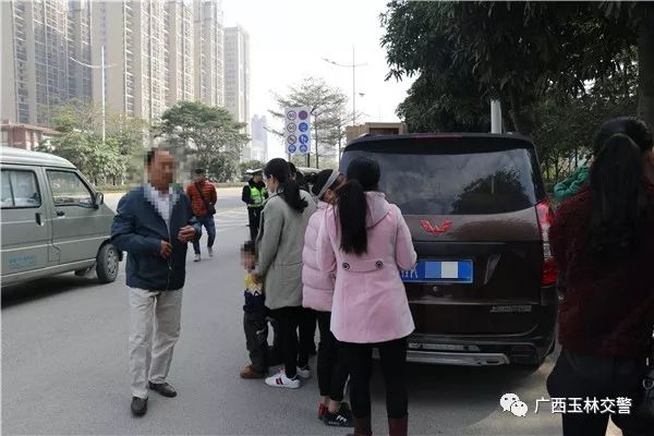 微信小程序怎么拉人坐车 微信小程序怎么拉到聊天