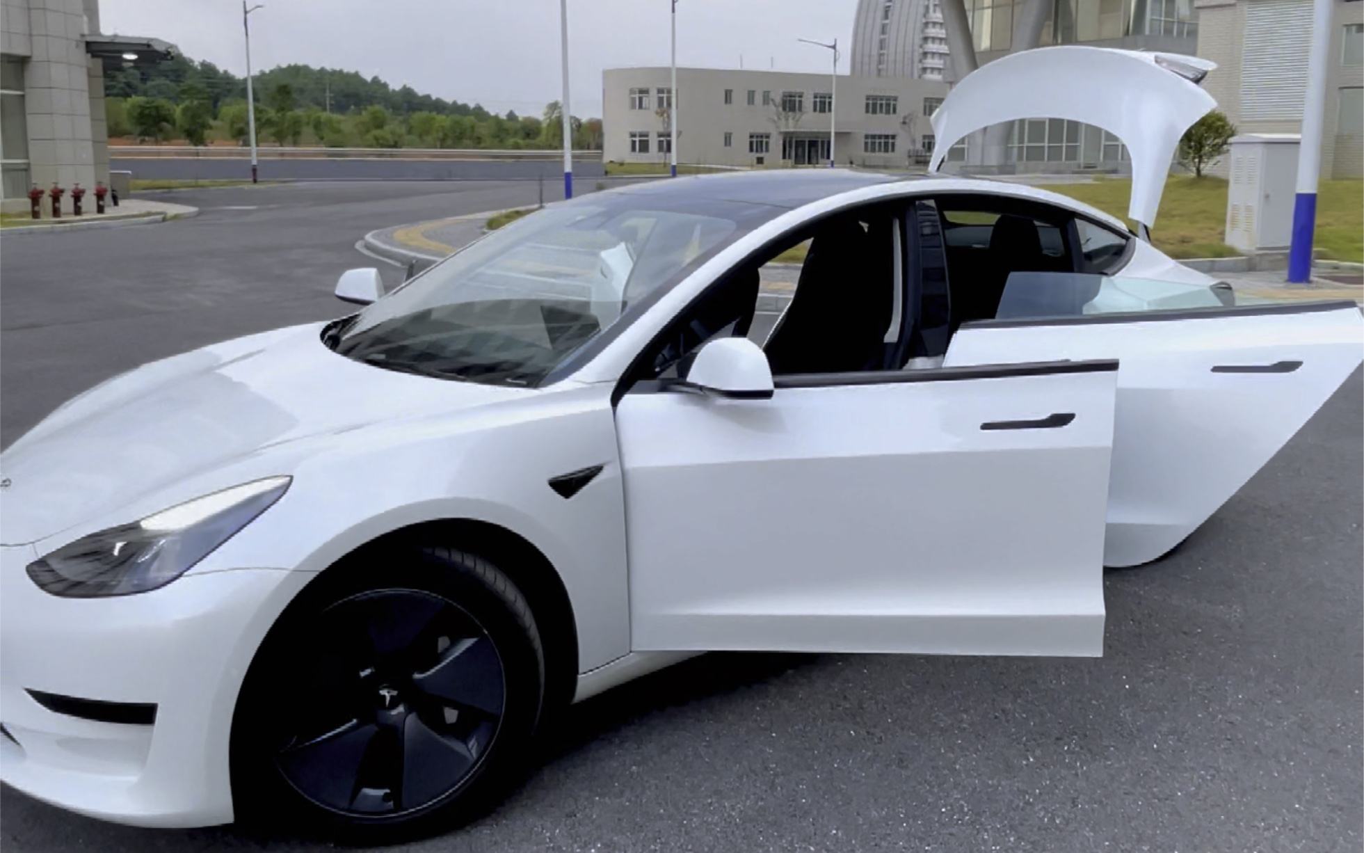 model3照片 model3和modely图片对比