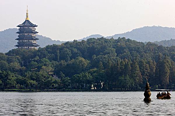 杭州西湖到雷峰塔怎么走 杭州西湖到雷峰塔怎么走最快